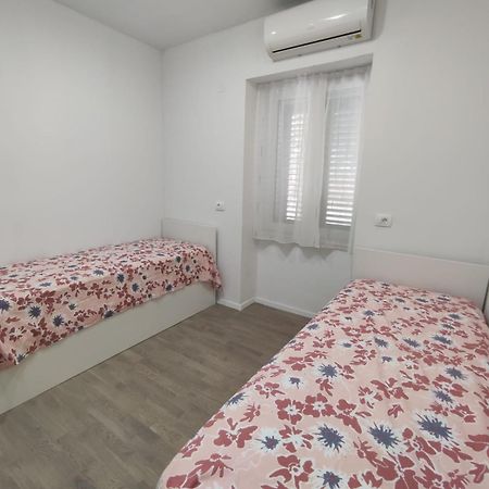 Apartment Tona シベニク エクステリア 写真
