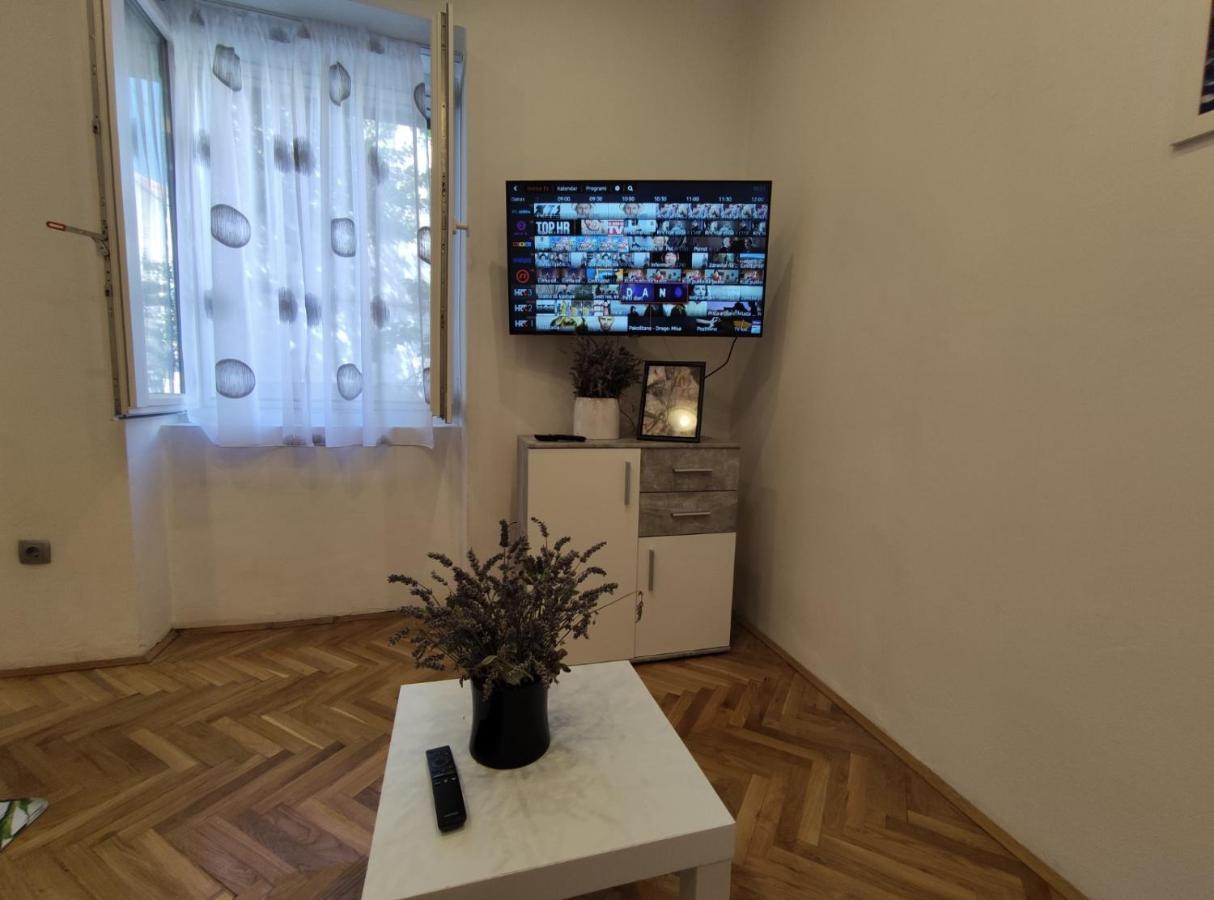 Apartment Tona シベニク エクステリア 写真