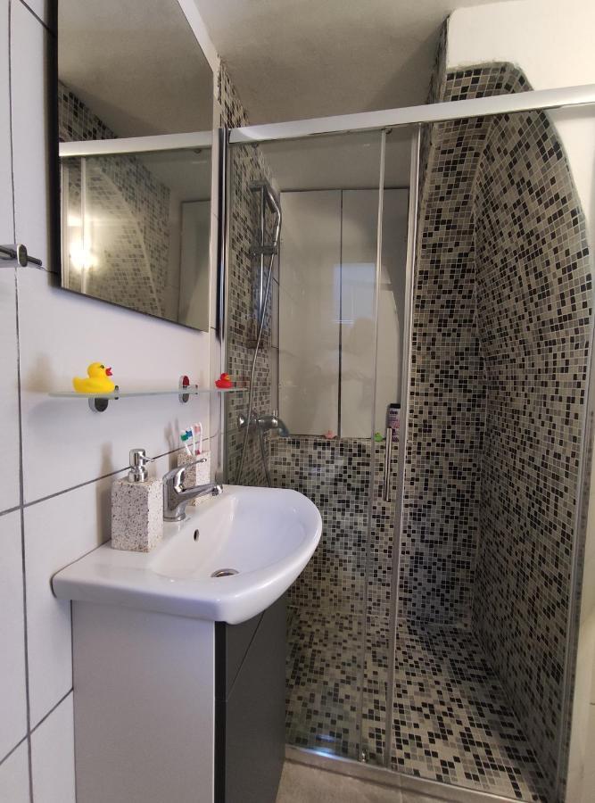 Apartment Tona シベニク エクステリア 写真