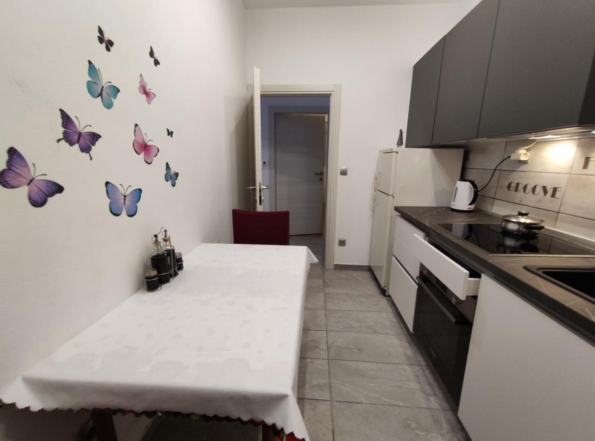 Apartment Tona シベニク エクステリア 写真