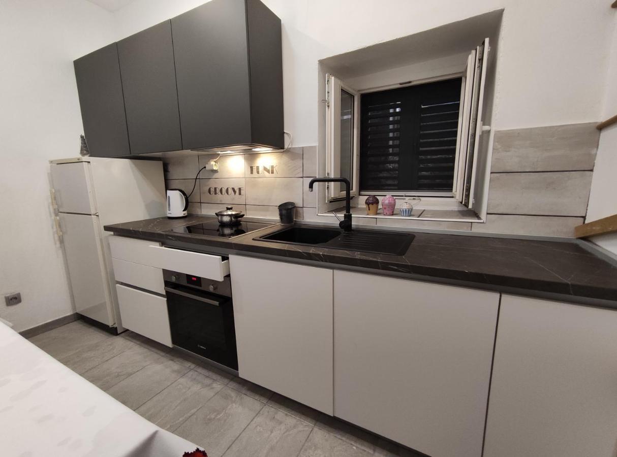 Apartment Tona シベニク エクステリア 写真