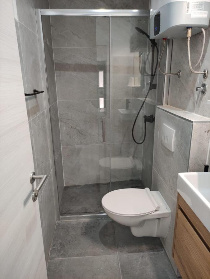 Apartment Tona シベニク エクステリア 写真