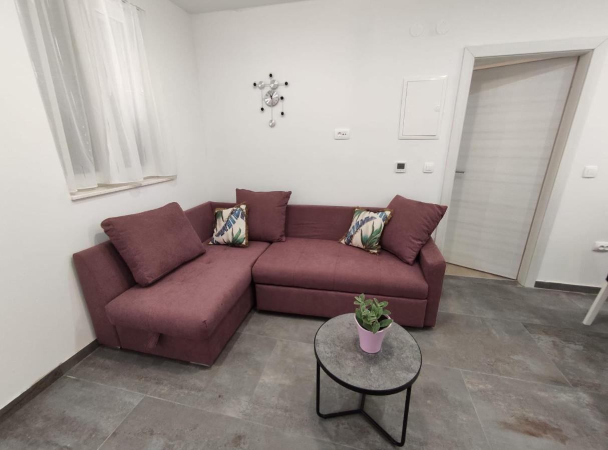 Apartment Tona シベニク エクステリア 写真