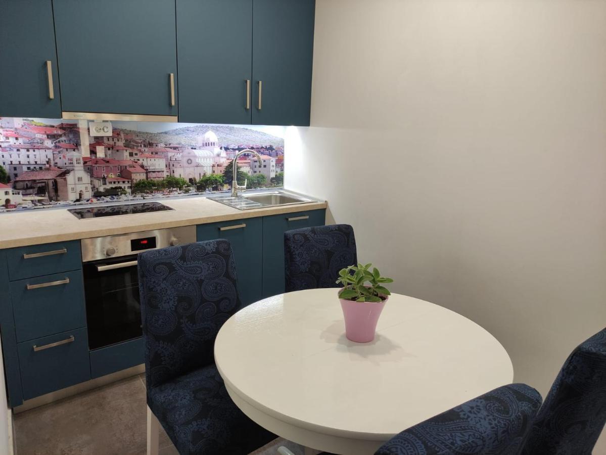 Apartment Tona シベニク エクステリア 写真