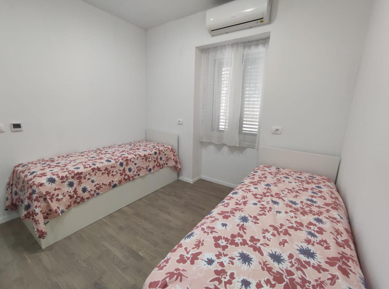 Apartment Tona シベニク エクステリア 写真